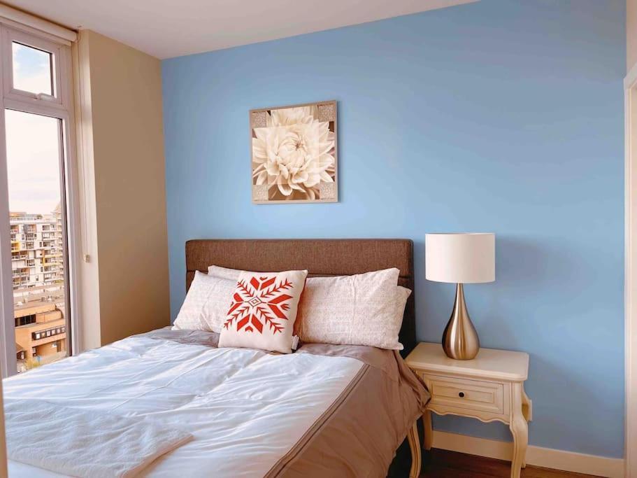 Modern 2 Bedroom Ocean Views Victoria Downtown Free Parking Exterior foto
