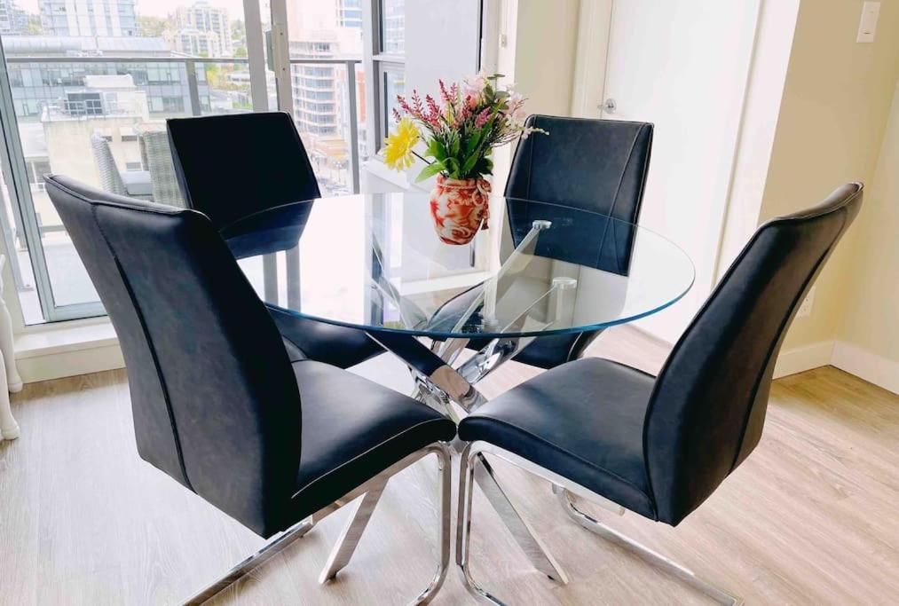 Modern 2 Bedroom Ocean Views Victoria Downtown Free Parking Exterior foto